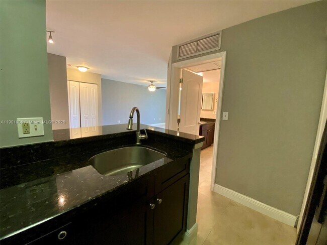 Building Photo - 2851 N Oakland Forest Dr