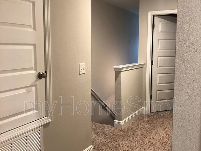 Building Photo - 6091 Royal Port Ct