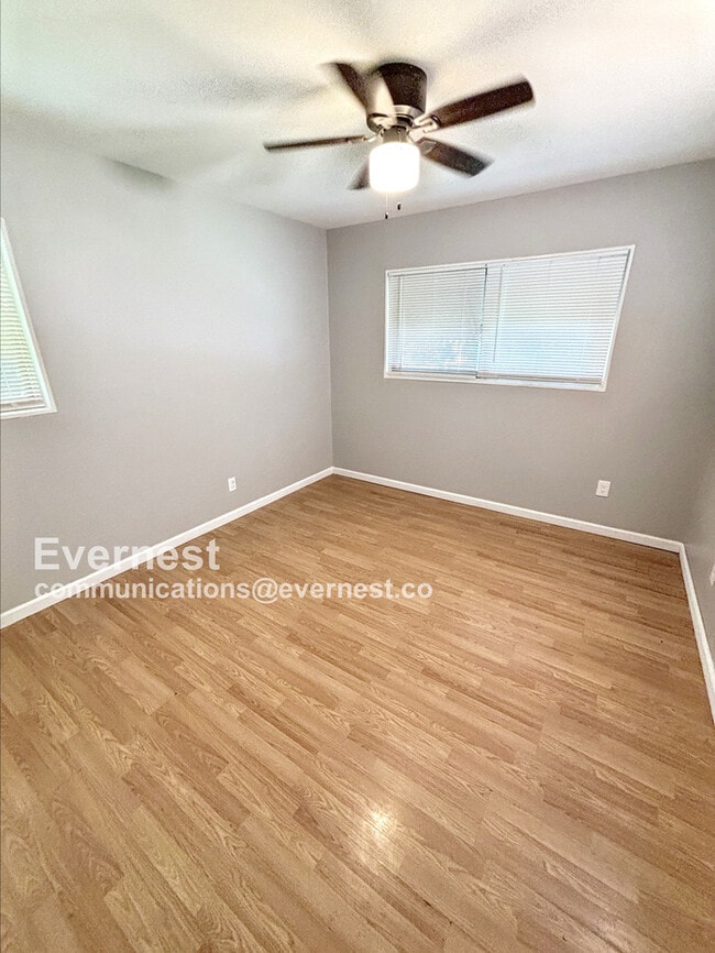 Building Photo - 9732 Glen Owen Dr