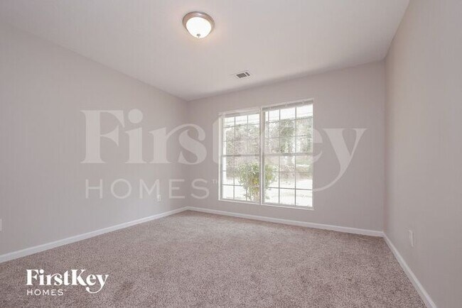 Building Photo - 732 Four Winds Ln