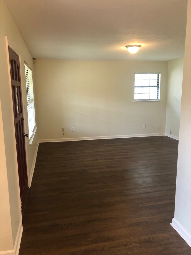 Building Photo - 515 Howard Ave