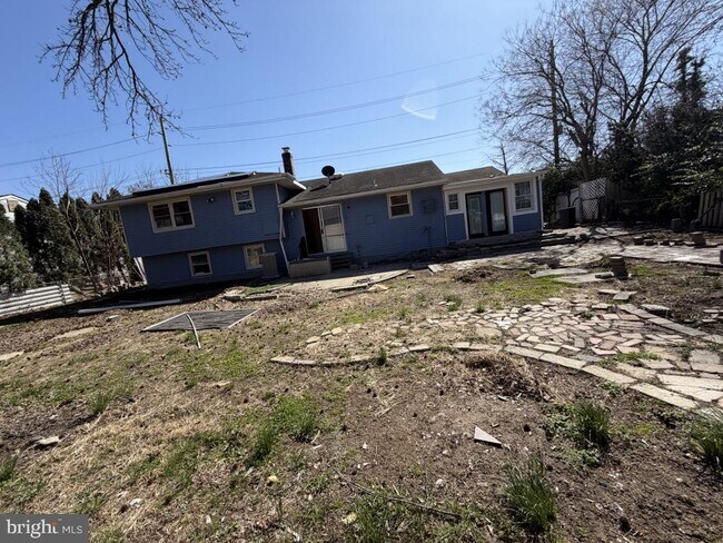 Building Photo - 322 W Nicholson Rd