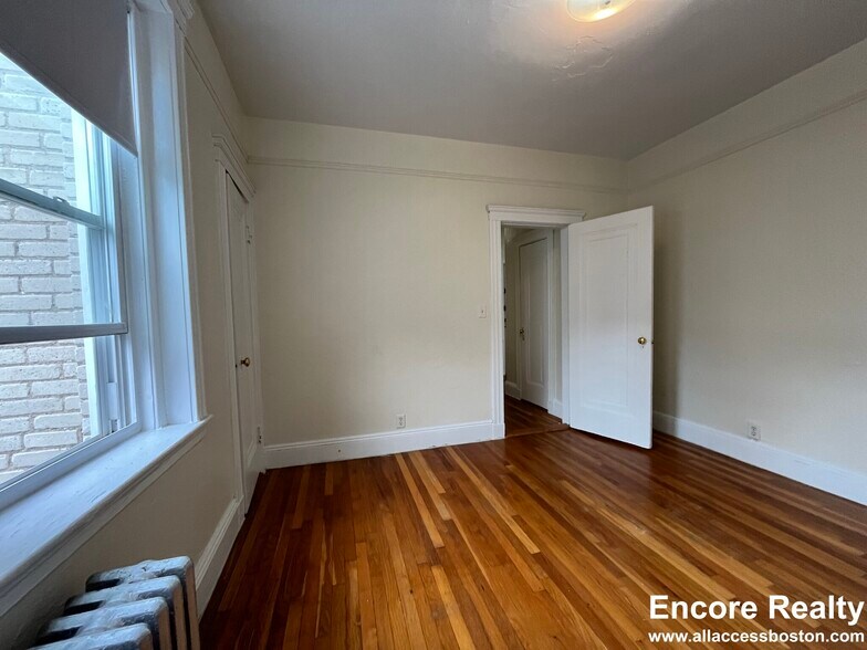 Building Photo - 1750 Commonwealth Ave