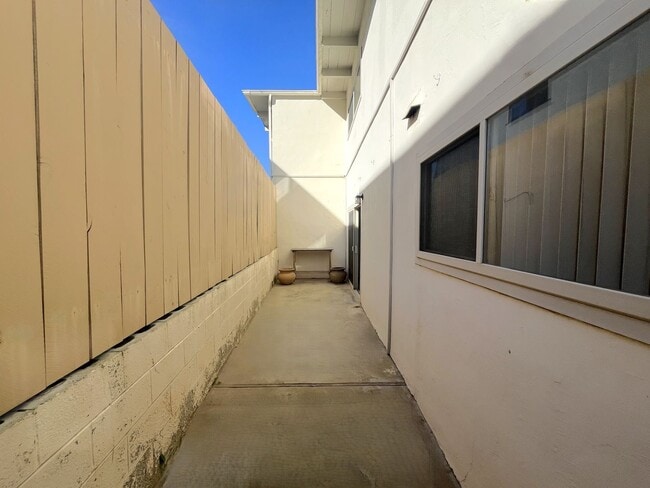 Building Photo - 519 Stratford Ct