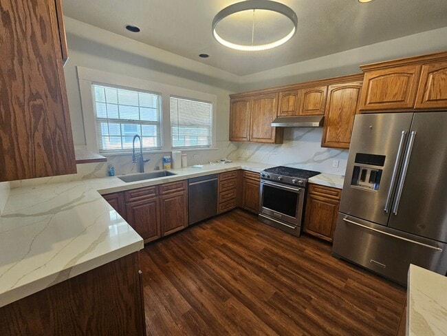 Building Photo - San Leandro Home w/ In-Law Unit: Perfect f...