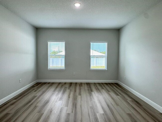 Building Photo - 656 Marion Oaks Manor