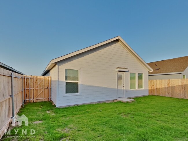 Building Photo - 225 Poplar Pl