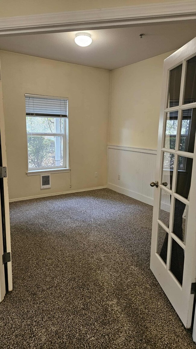 Building Photo - 2127 Hammond Ave