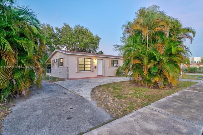 Building Photo - 1291 NE 207th St