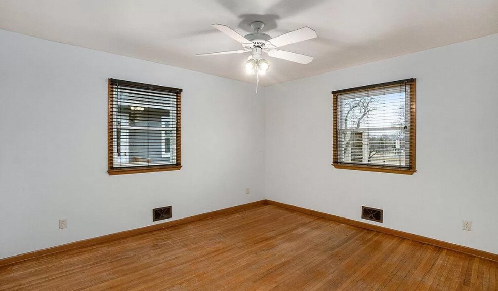 Bedroom 2 - 424 N Lake Ave