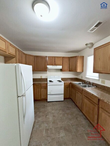 Building Photo - 702 Couch St