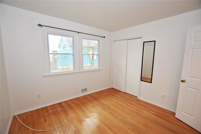 Building Photo - 300 Howland Ave