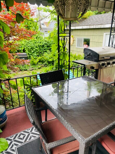 Building Photo - 241 Tacoma Ave