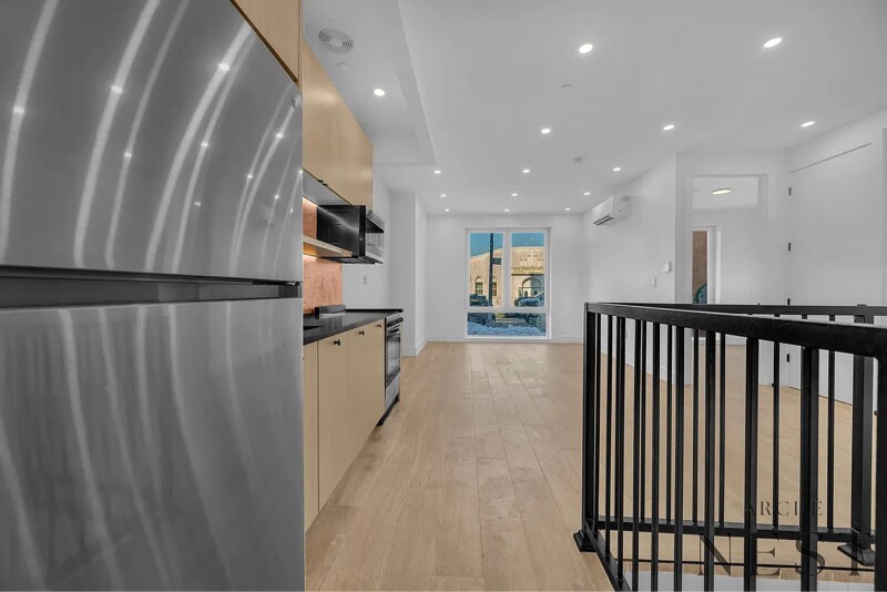 Building Photo - 1696 Pacific St