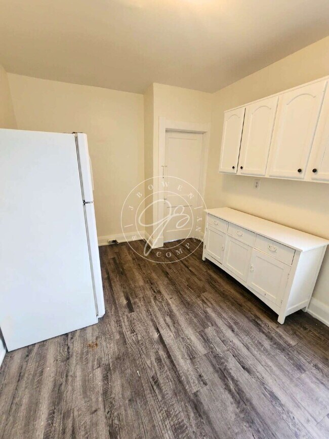 Building Photo - Spacious 3-Bedroom Home in West Toledo