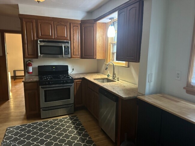 Building Photo - 325 Bogert Ave