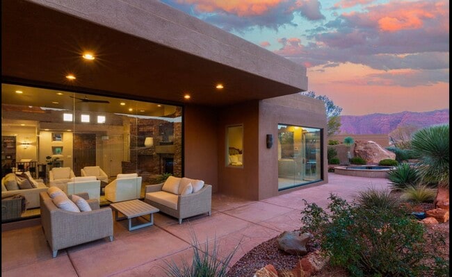 Building Photo - 2410 W Entrada Trl