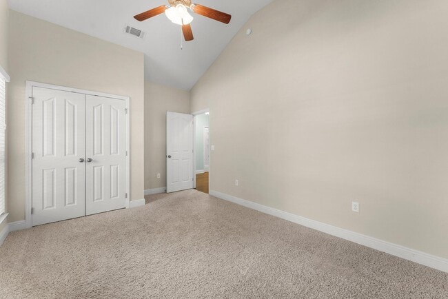 Building Photo - 132 Whispering Lake Dr
