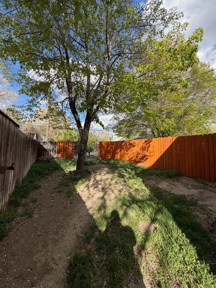 Building Photo - 644 N 9th Ave