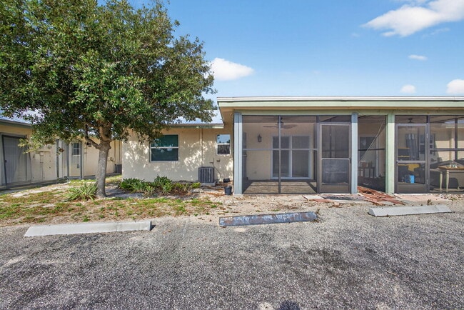 Building Photo - 8729 SE Hobe Ridge Ave