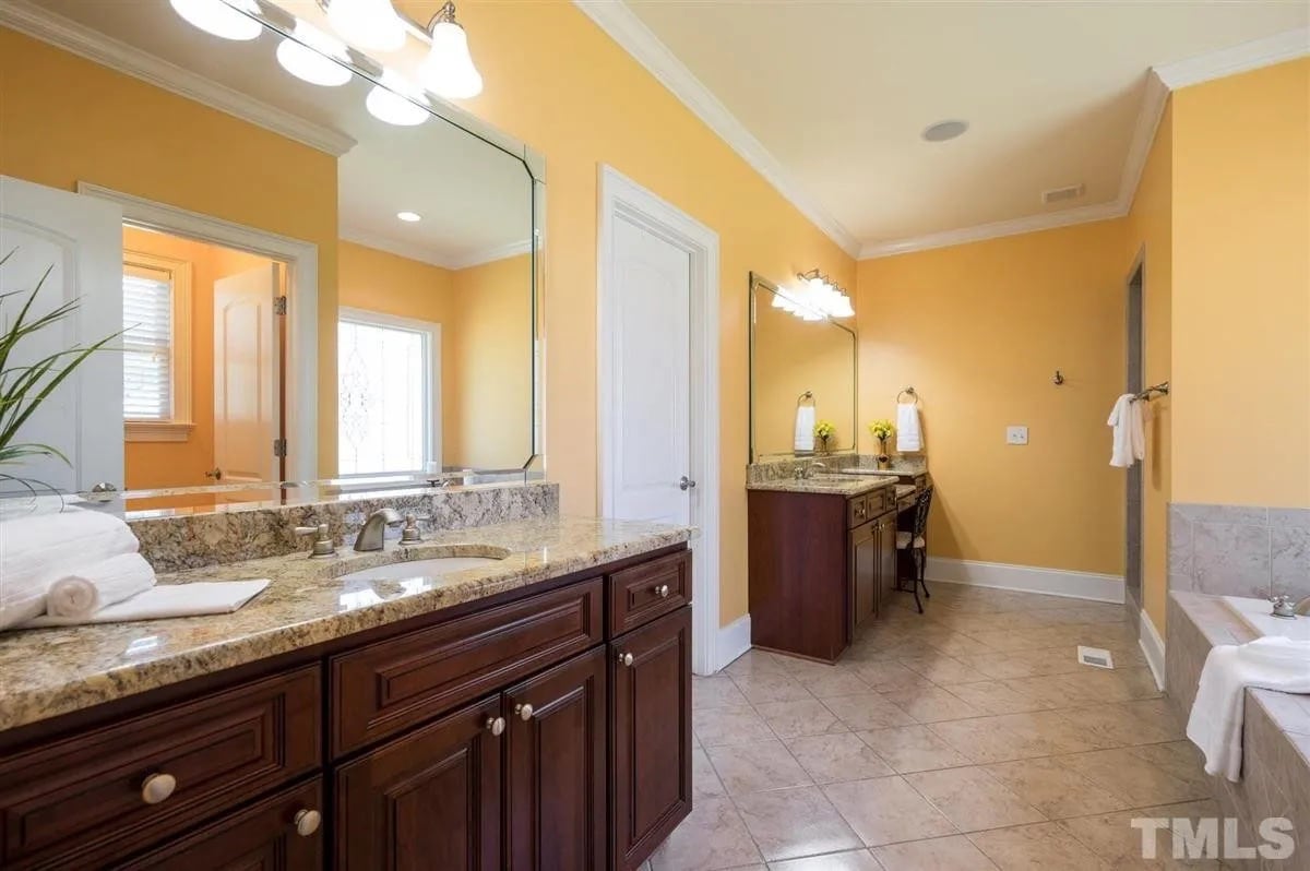 Building Photo - Room in House on Raven Wood Dr