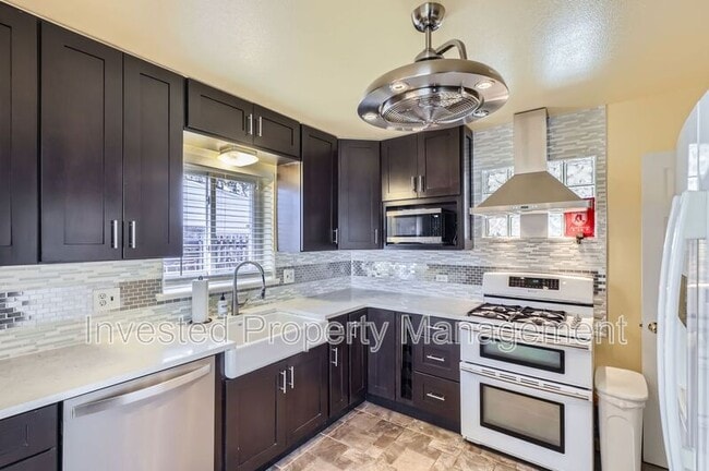 Building Photo - 3267 Ivanhoe St