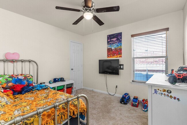 Building Photo - White Rock Estates