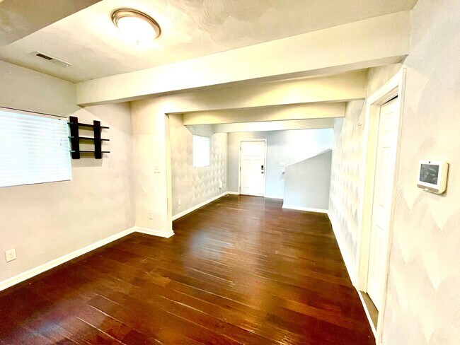 Building Photo - 2530 Keller Ave