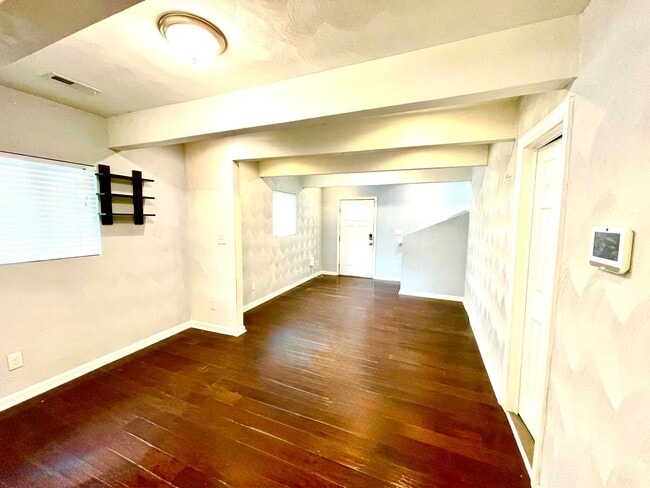 Building Photo - Charming 3-Bedroom Home with Fenced Yard i...
