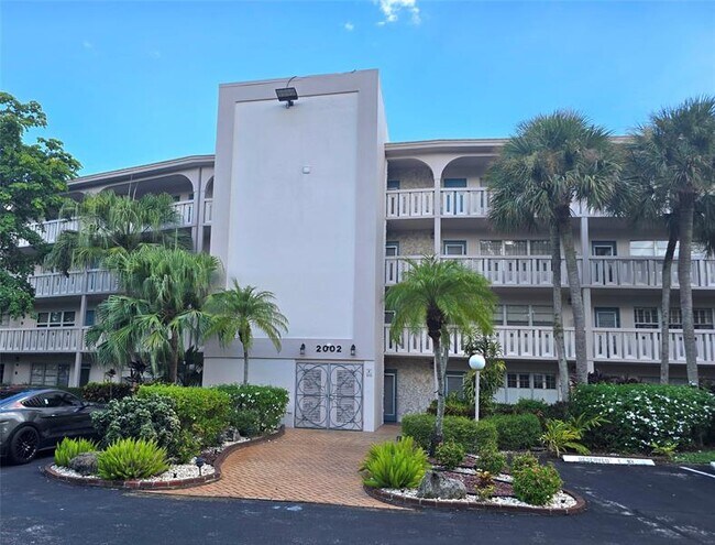 Building Photo - 2002 Granada Dr