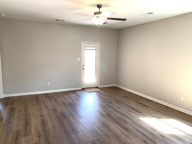 Building Photo - 112 Declaration Ln