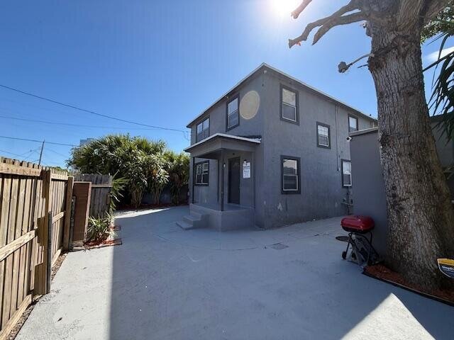 Building Photo - 904 4th St