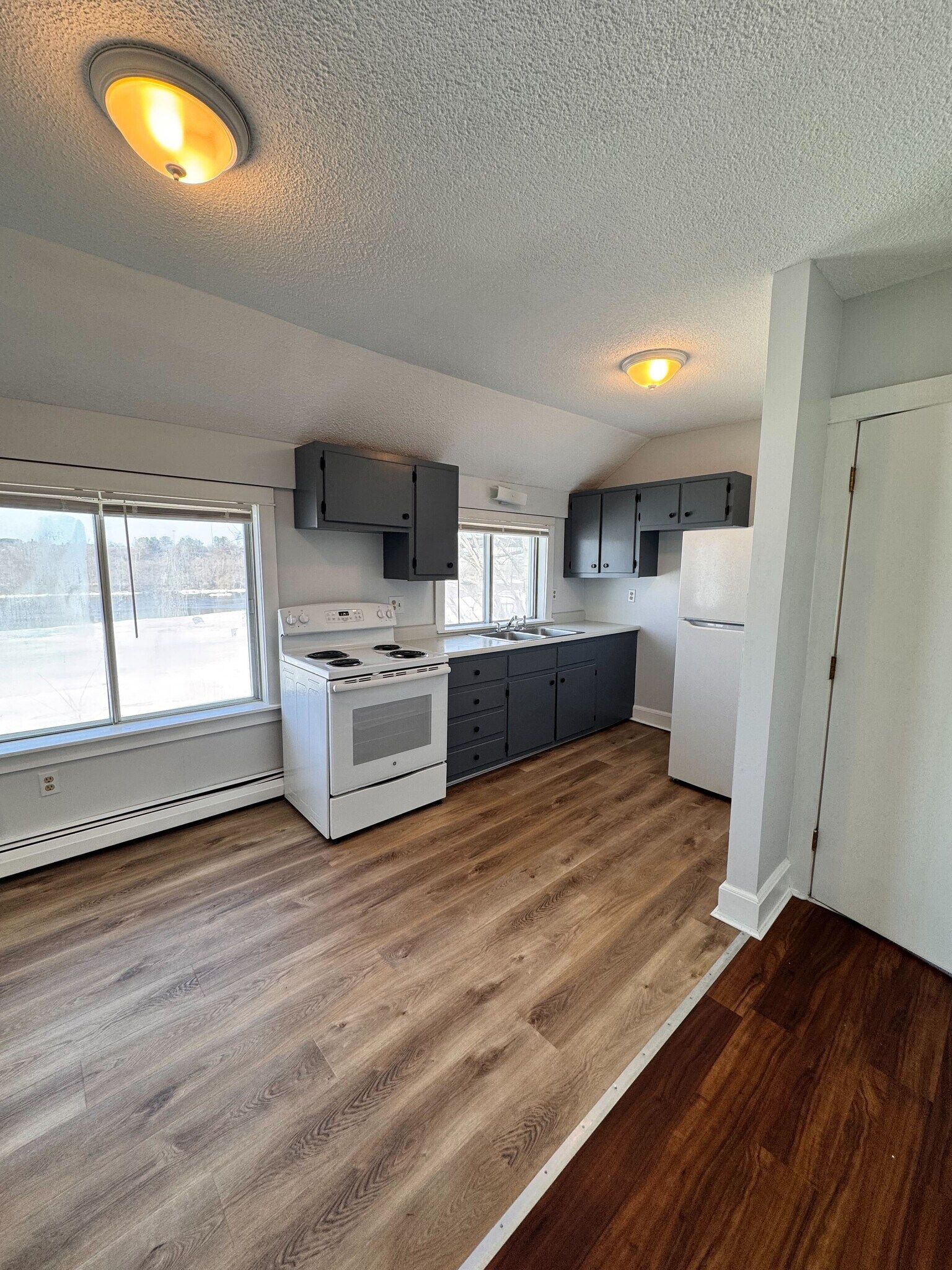 Building Photo - 317 S Main St