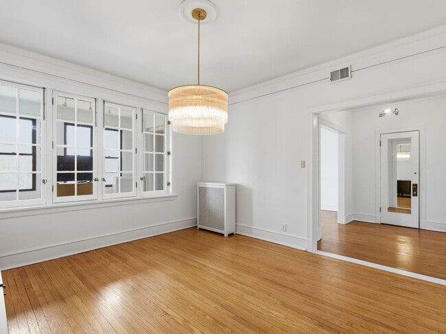 Building Photo - 5108 S Woodlawn Ave