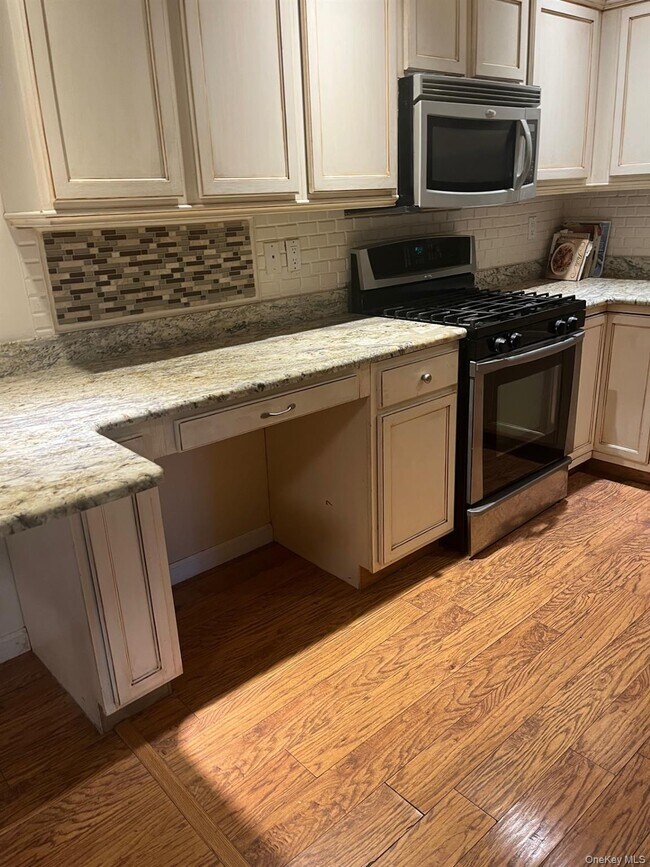 Building Photo - 1113 Savoy Dr