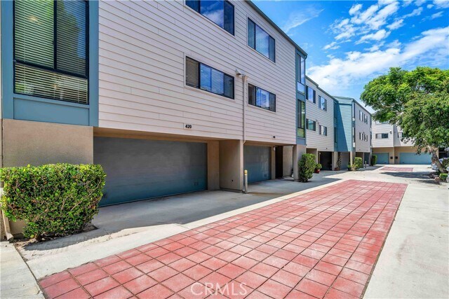 Building Photo - 420 Palos Verdes Blvd