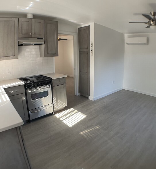 Kitchen / living room - 1728 E Waverly St