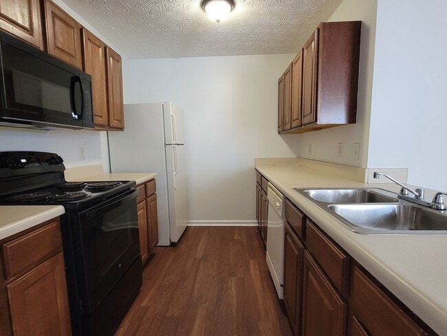 Building Photo - Experience modern living in this stunning two-story townhome! Awesome School District