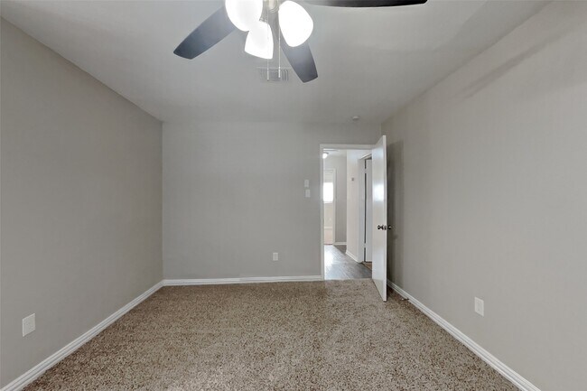 Building Photo - 5315 Derbyshire Dr