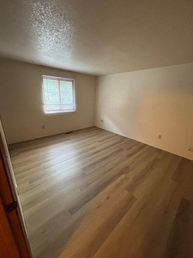 Building Photo - Wonderful Riverside Home in East Missoula