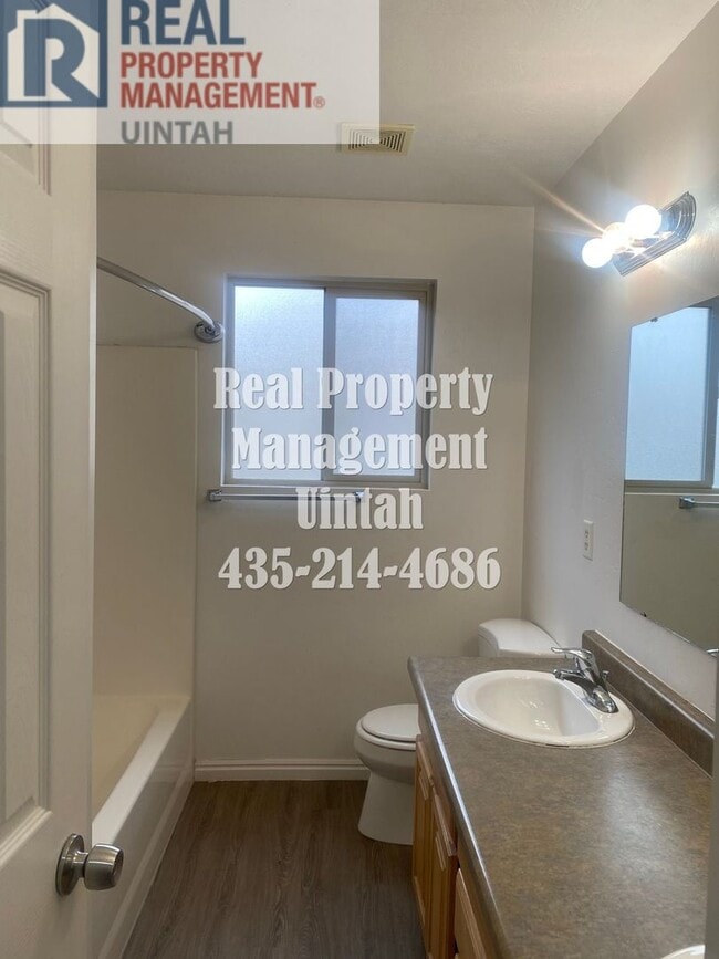 Building Photo - Beautiful Twin Home for Rent!