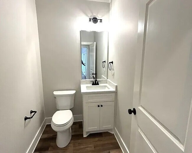 Building Photo - 300 N Rayleigh Dr