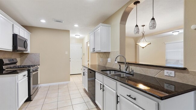 Building Photo - 8838 Eastheimer St