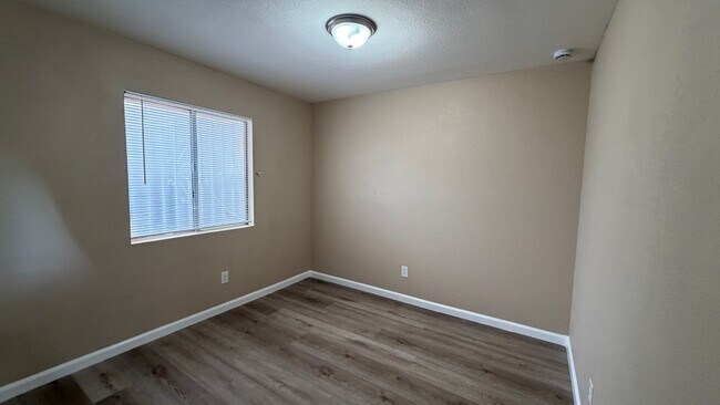 Building Photo - Two Bedroom One Bathroom Apartment in San Bernardino!