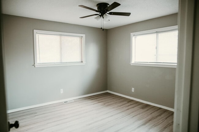 Building Photo - 106 Idlewood St
