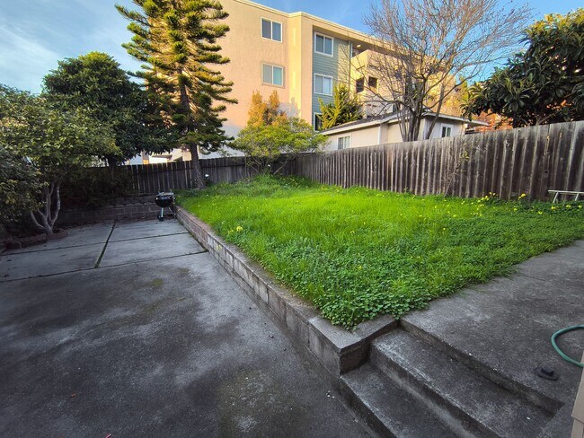 Building Photo - Cozy 3 BD/2 BATH Single Family Home With 2 Floors Located in Albany, Ca.