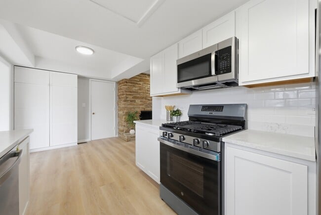 Building Photo - 593 Bristol Ln