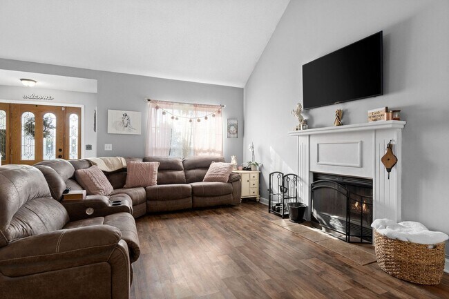 Building Photo - 4 Bedroom Pet Friend Home For Rent Near Dotsonville Road!