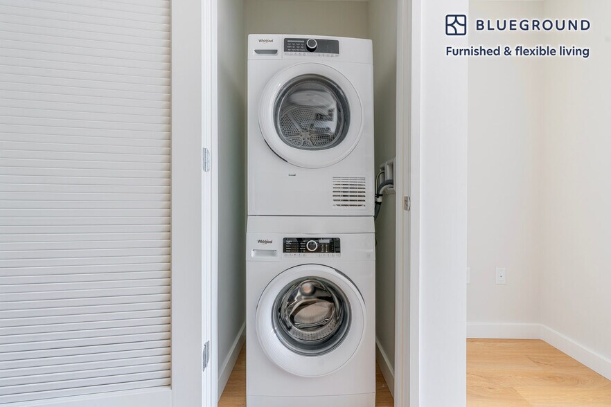 Building Photo - 1300 Yards Pl SE