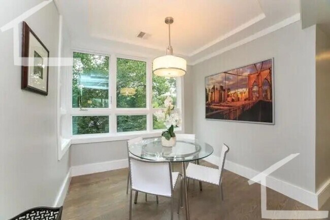Building Photo - Charming 4 Bedroom-No Broker Fee